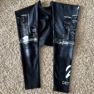 NWOT Peloton Detroit skyline leggings size xs